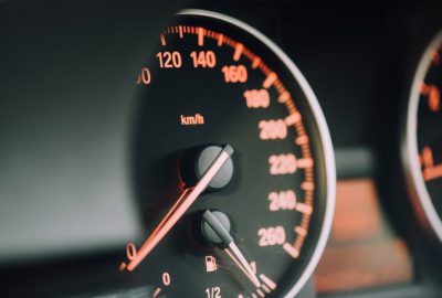 Jechał bez uprawnień ponad 160 km/h